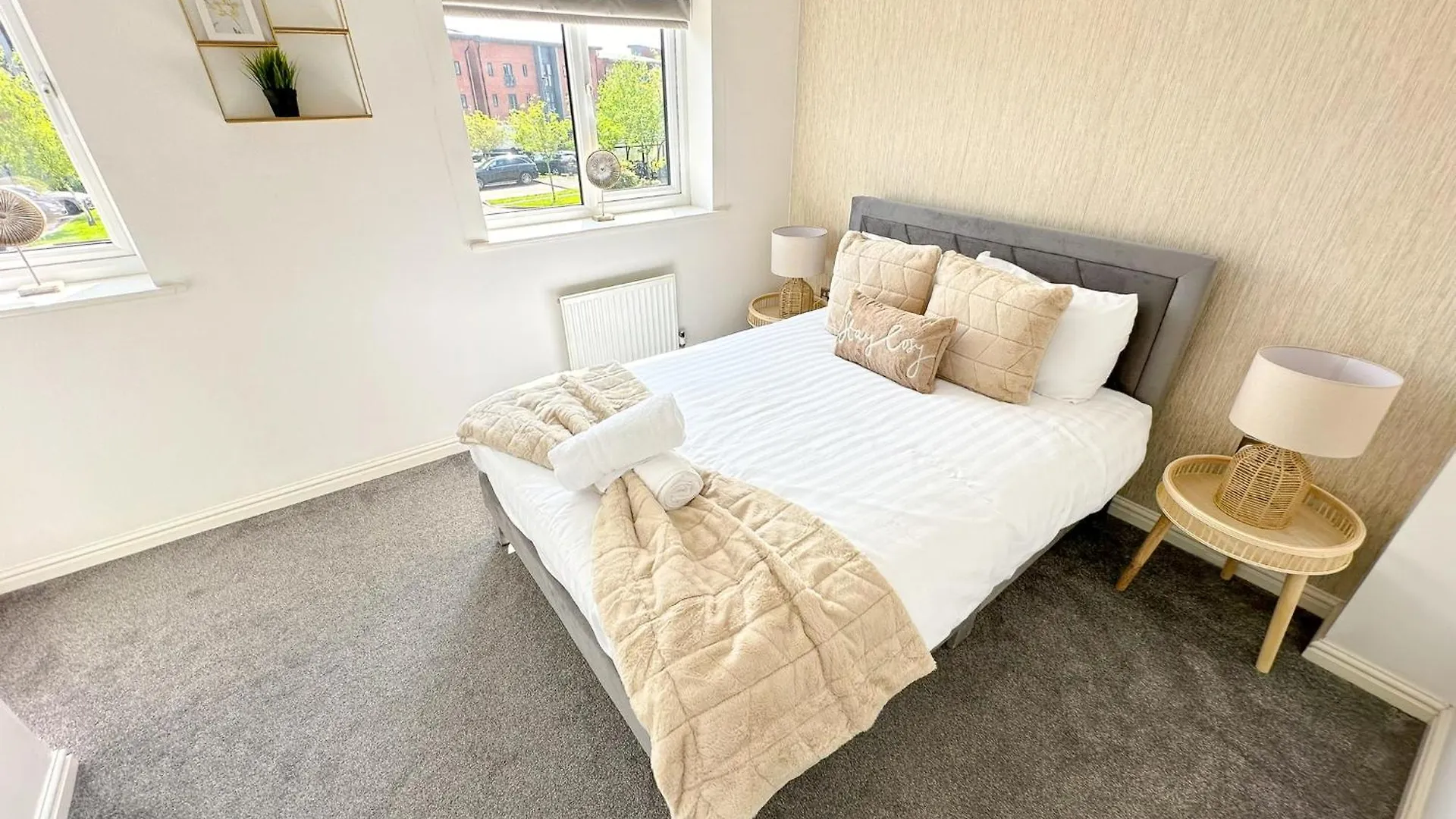 Luxury 4 Bed House - Free Parking - Contractors - Relocators Lägenhet Newcastle-upon-Tyne 0*,  Storbritannien